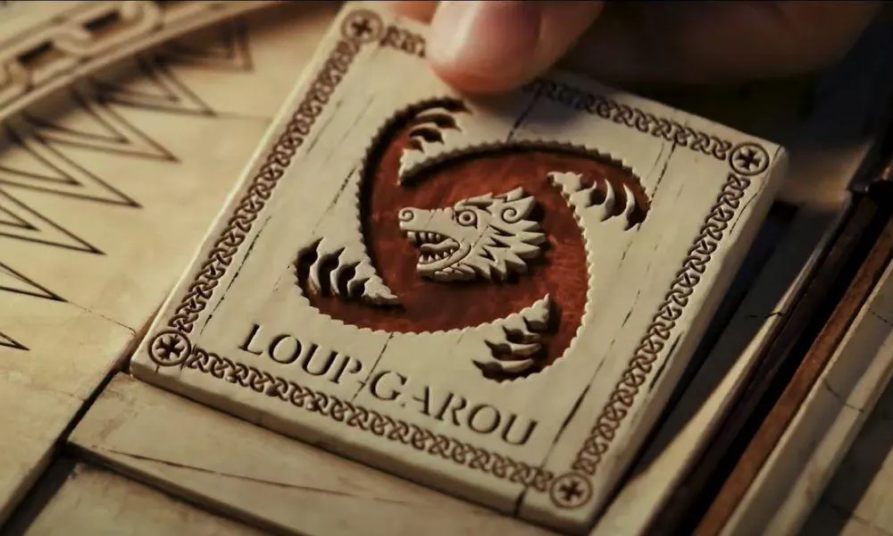 Carte Loup-Garou sur table de jeu